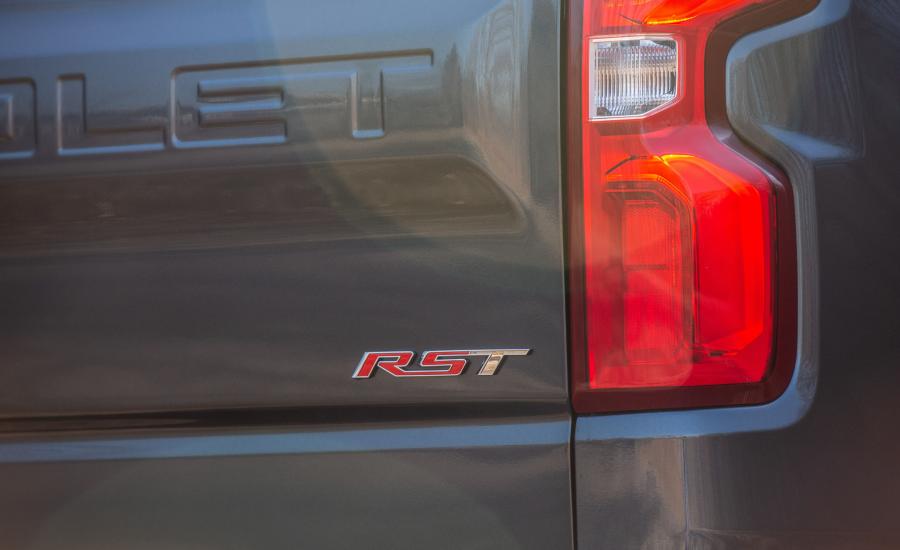 Детали экстерьера Chevrolet Silverado RST Double Cab 2018 года  (фото 9 из 40)